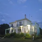 别墅 Luxury Beachfront Poseidon Artemisiou παραθαλάσσια στην βόρεια εύβοια για φιλοξενία 9 ατόμων Artemisio