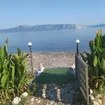 Villa Luxury Beachfront Poseidon Artemisiou παραθαλάσσια στην βόρεια εύβοια για φιλοξενία 9 ατόμων Artemisio