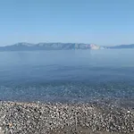 Luxury Beachfront Poseidon Artemisiou παραθαλάσσια στην βόρεια εύβοια για φιλοξενία 9 ατόμων