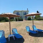 别墅 Luxury Beachfront Poseidon Artemisiou παραθαλάσσια στην βόρεια εύβοια για φιλοξενία 9 ατόμων