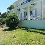 Luxury Beachfront Poseidon Artemisiou παραθαλάσσια στην βόρεια εύβοια για φιλοξενία 9 ατόμων
