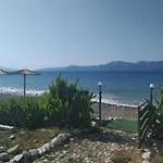 Luxury Beachfront Poseidon Artemisiou παραθαλάσσια στην βόρεια εύβοια για φιλοξενία 9 ατόμων