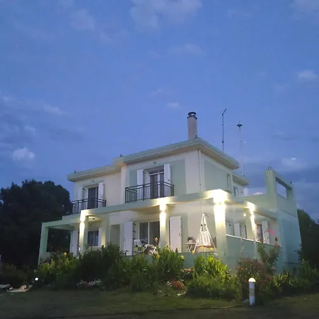 ヴィラ Luxury Beachfront Poseidon Artemisiou παραθαλάσσια στην βόρεια εύβοια για φιλοξενία 9 ατόμων Artemísion