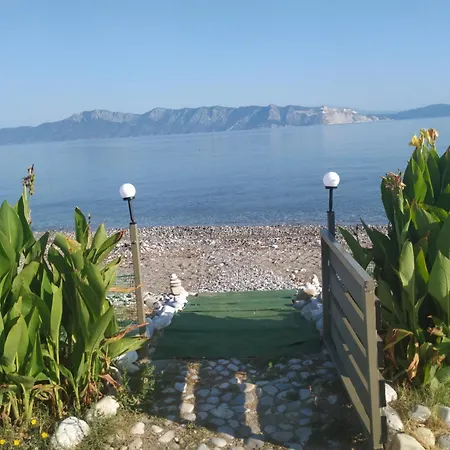 ヴィラ Luxury Beachfront Poseidon Artemisiou παραθαλάσσια στην βόρεια εύβοια για φιλοξενία 9 ατόμων Artemísion