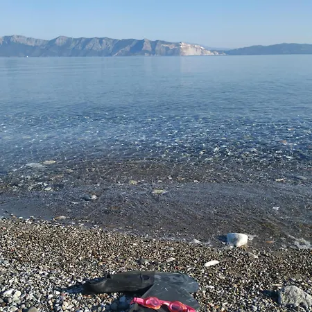 Luxury Beachfront Poseidon Artemisiou παραθαλάσσια στην βόρεια εύβοια για φιλοξενία 9 ατόμων