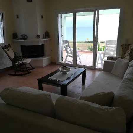 Luxury Beachfront Poseidon Artemisiou παραθαλάσσια στην βόρεια εύβοια για φιλοξενία 9 ατόμων * Artemísion