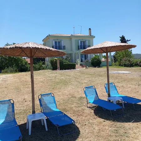 ヴィラ Luxury Beachfront Poseidon Artemisiou παραθαλάσσια στην βόρεια εύβοια για φιλοξενία 9 ατόμων