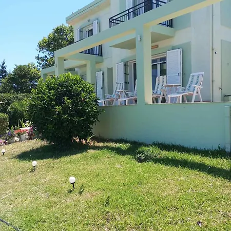 Luxury Beachfront Poseidon Artemisiou παραθαλάσσια στην βόρεια εύβοια για φιλοξενία 9 ατόμων
