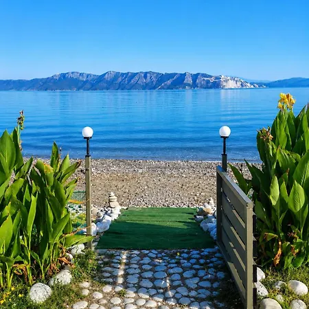 ヴィラ Luxury Beachfront Poseidon Artemisiou παραθαλάσσια στην βόρεια εύβοια για φιλοξενία 9 ατόμων