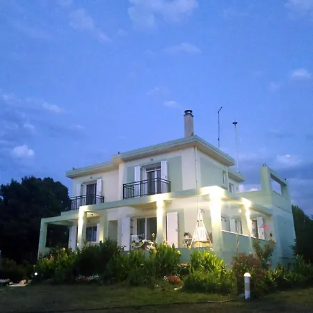 Luxury Beachfront Poseidon Artemisiou παραθαλάσσια στην βόρεια εύβοια για φιλοξενία 9 ατόμων * Artemísion