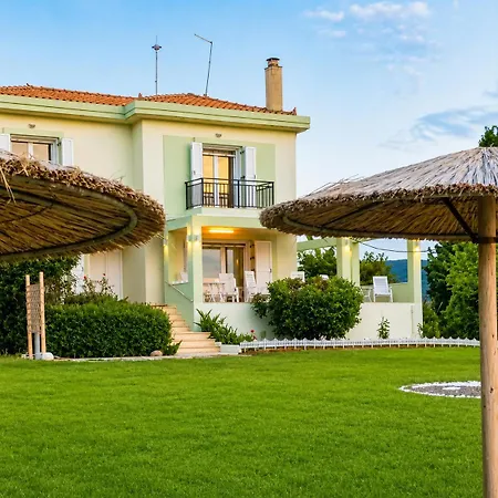 ヴィラ Luxury Beachfront Poseidon Artemisiou παραθαλάσσια στην βόρεια εύβοια για φιλοξενία 9 ατόμων *