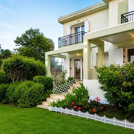 ヴィラ Luxury Beachfront Poseidon Artemisiou παραθαλάσσια στην βόρεια εύβοια για φιλοξενία 9 ατόμων